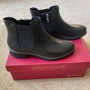 MUNRO Leighton black Chelsea boot